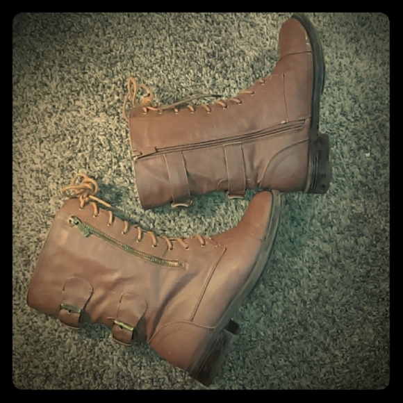 Top moda faux leather boots. - Picture 1 of 4